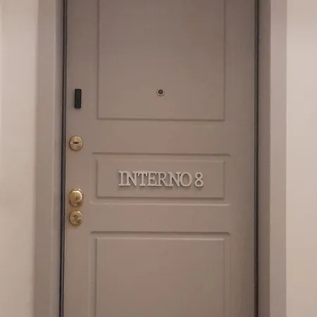 Interno 8